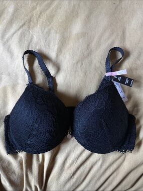 La Vie En Rose Black Lace Underwire Bra - Front Closure